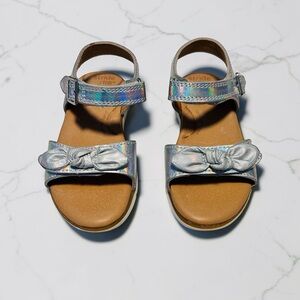 Stride Rite Whitney Silver Holographic Metallic Bow Sandals Size 8 M EUC